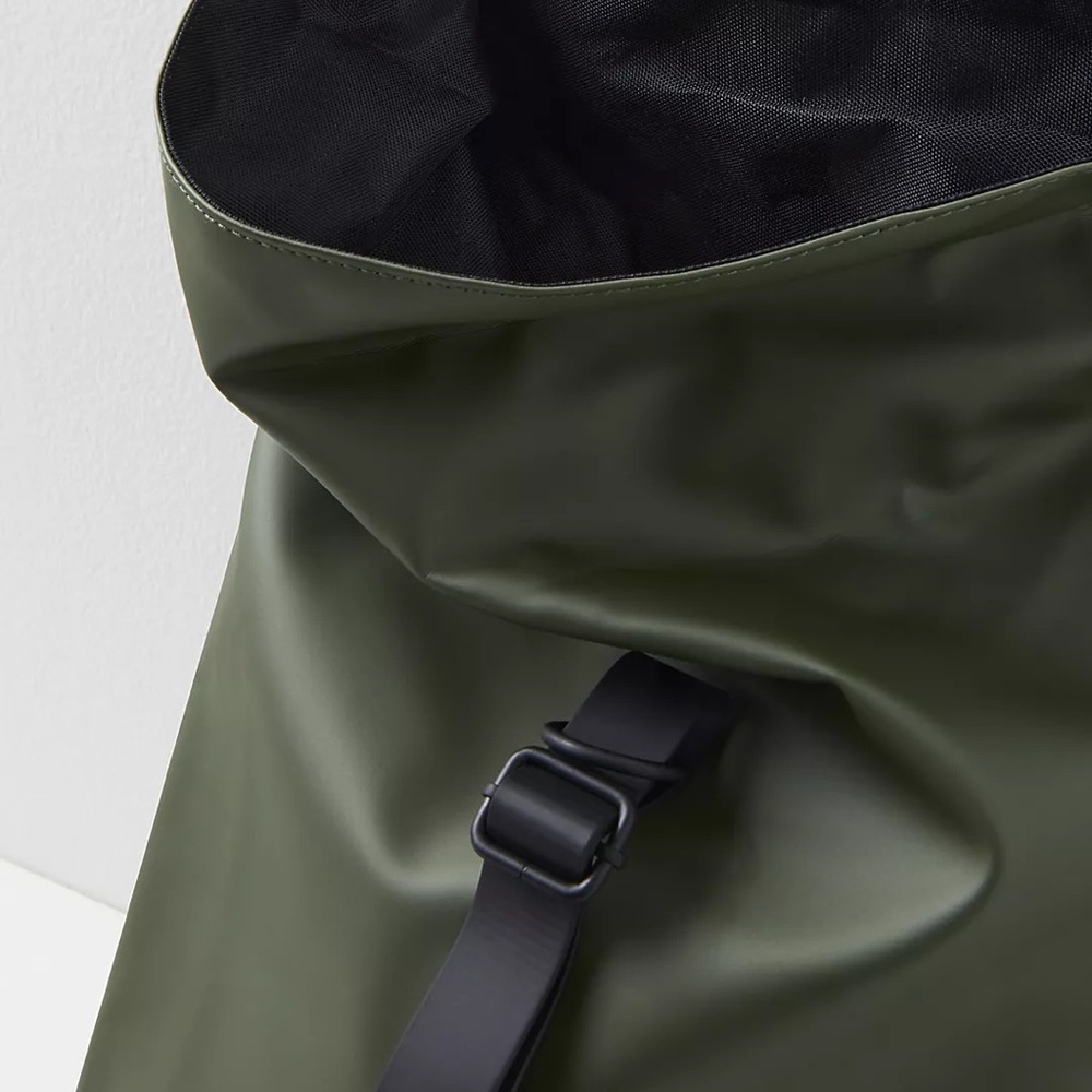 Rains Backpack BROKEN SIDE ZIPPER - Picture 6 of 8